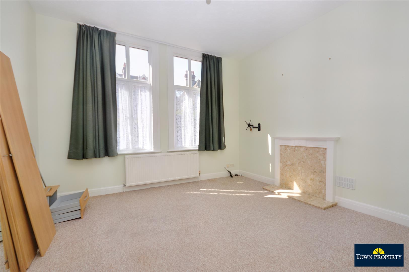 Property Details for 22 Enys Road Eastbourne BN21 2DN Town Property